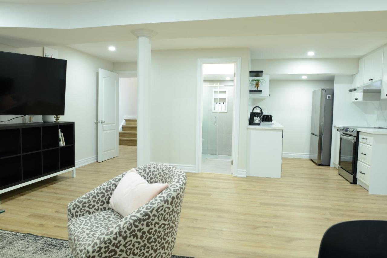 Spacious 2-Bed-Room Near Yonge & Major Mackenzie Richmond Hill Eksteriør billede