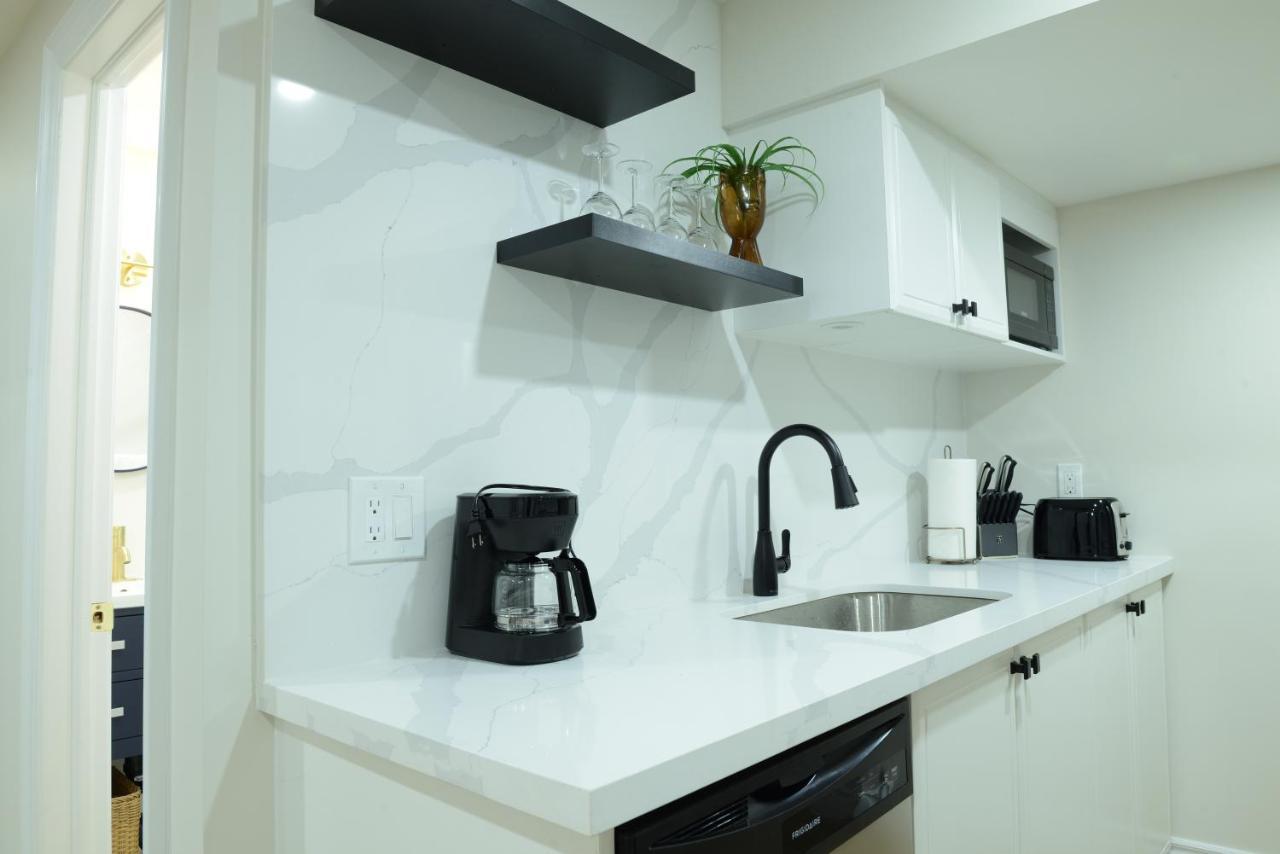 Spacious 2-Bed-Room Near Yonge & Major Mackenzie Richmond Hill Eksteriør billede