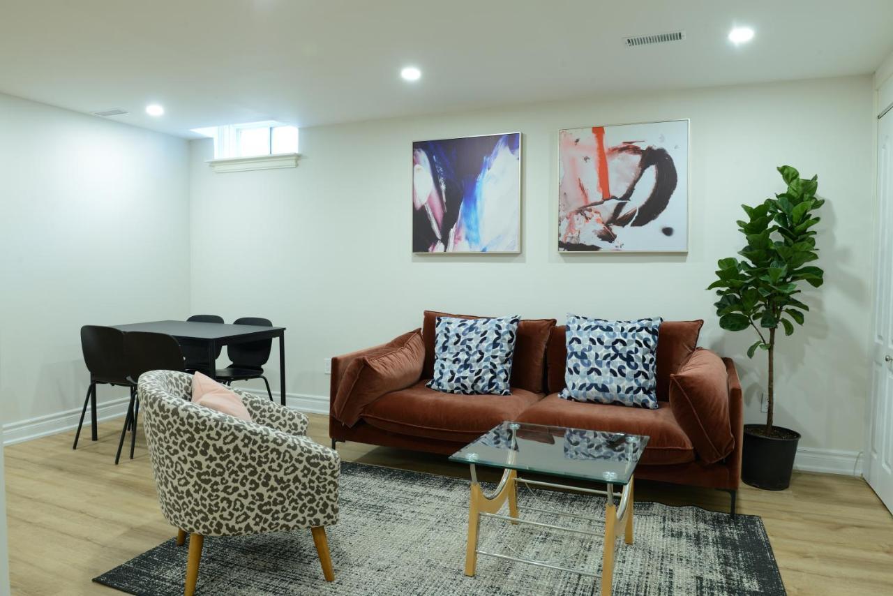 Spacious 2-Bed-Room Near Yonge & Major Mackenzie Richmond Hill Eksteriør billede