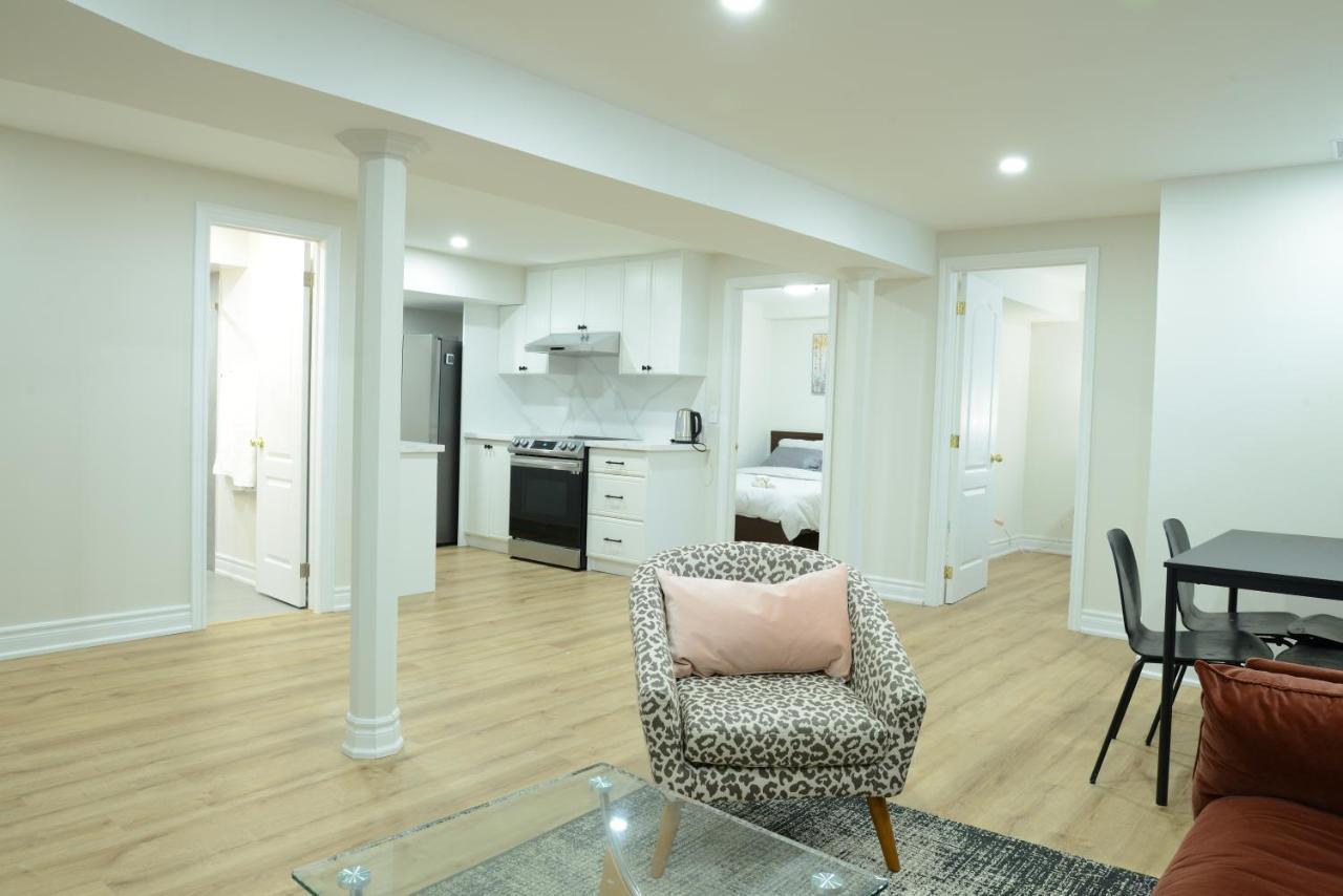 Spacious 2-Bed-Room Near Yonge & Major Mackenzie Richmond Hill Eksteriør billede