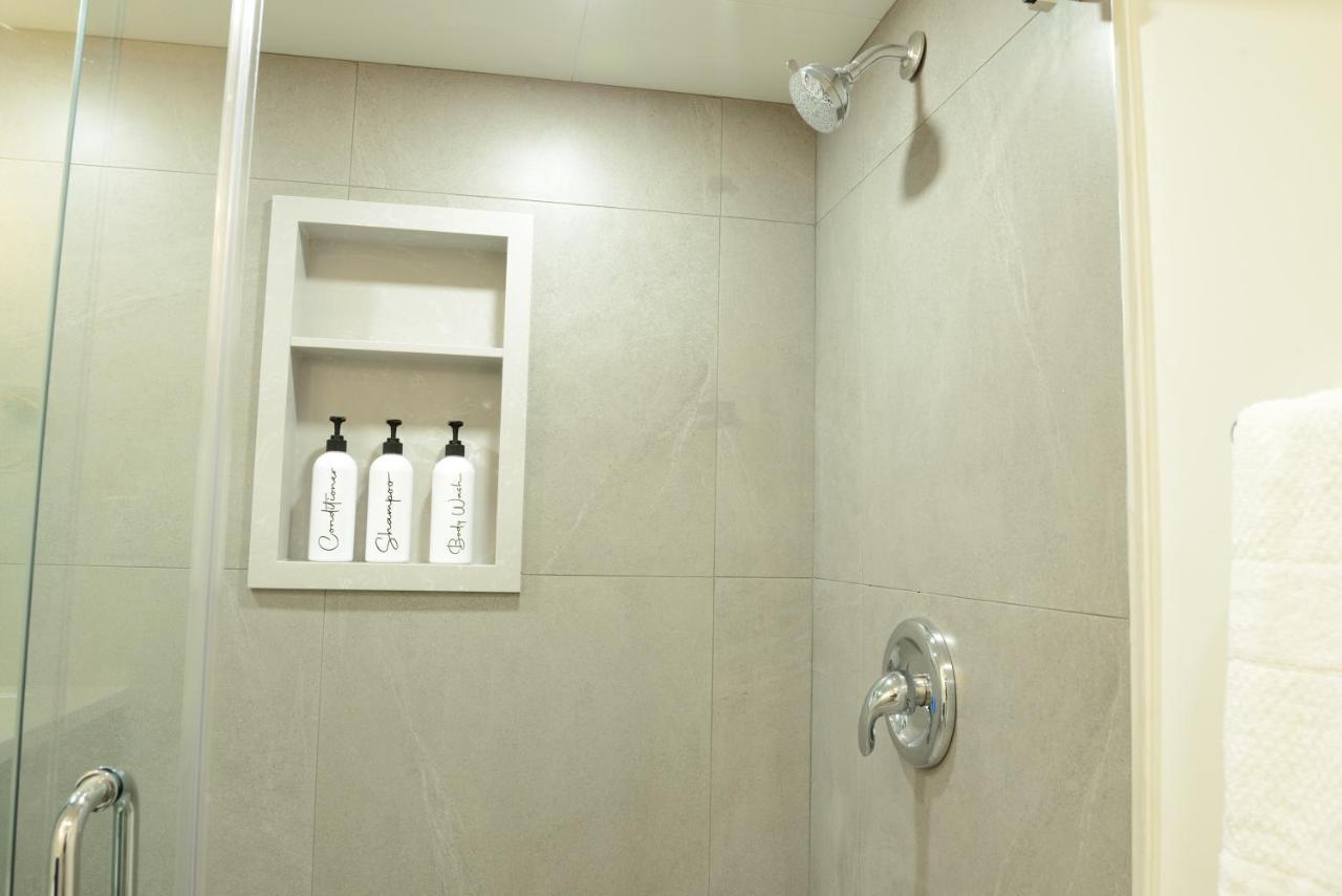 Spacious 2-Bed-Room Near Yonge & Major Mackenzie Richmond Hill Eksteriør billede