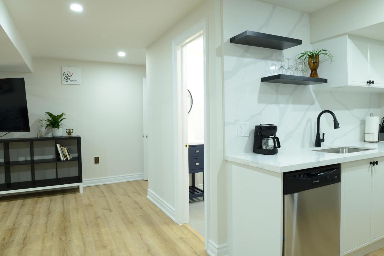 Spacious 2-Bed-Room Near Yonge & Major Mackenzie Richmond Hill Eksteriør billede