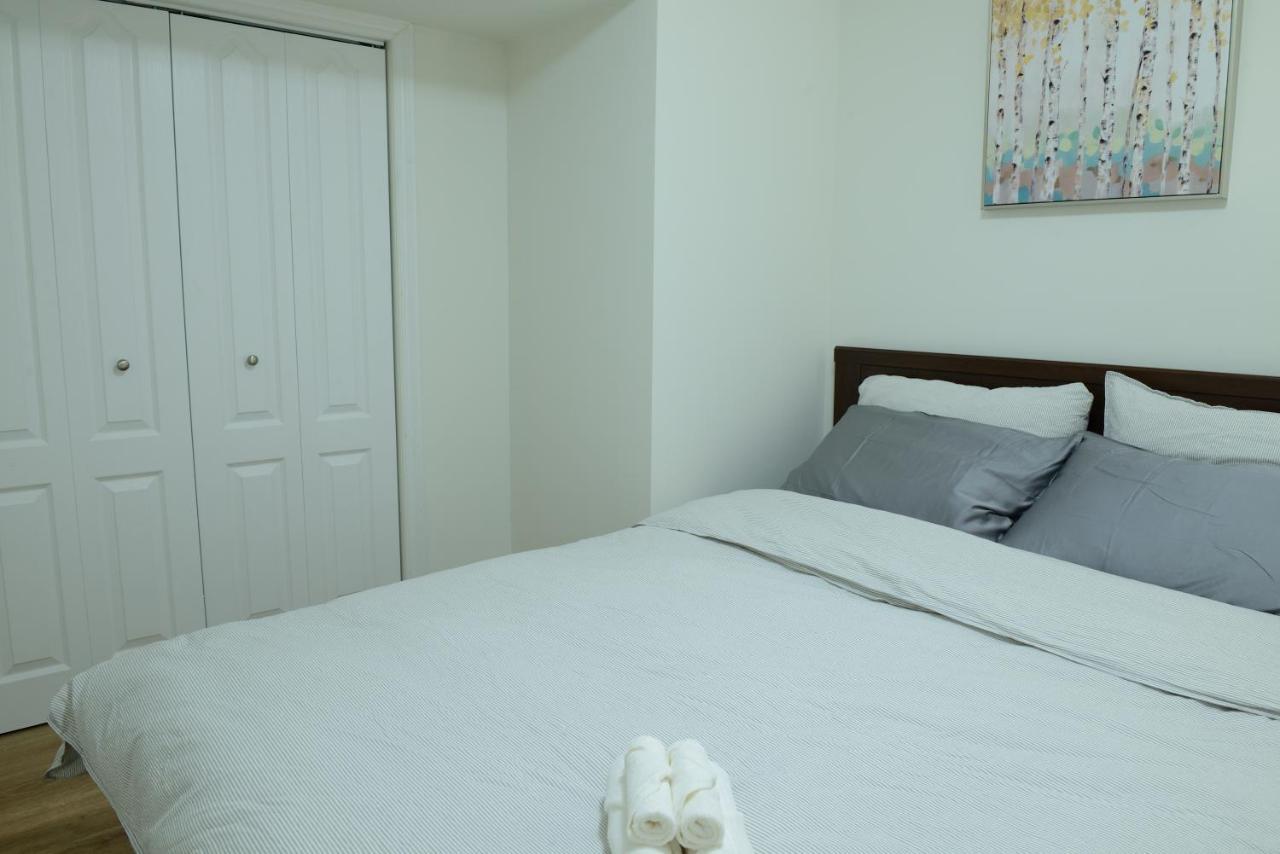 Spacious 2-Bed-Room Near Yonge & Major Mackenzie Richmond Hill Eksteriør billede